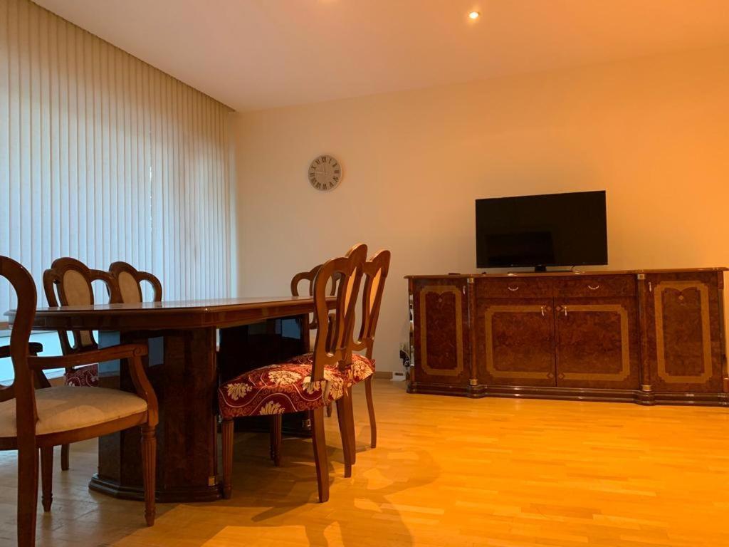 Lovely Two Bedroom Apartment With Free Parking Antwerpen Kültér fotó
