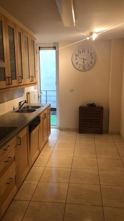 Lovely Two Bedroom Apartment With Free Parking Antwerpen Kültér fotó