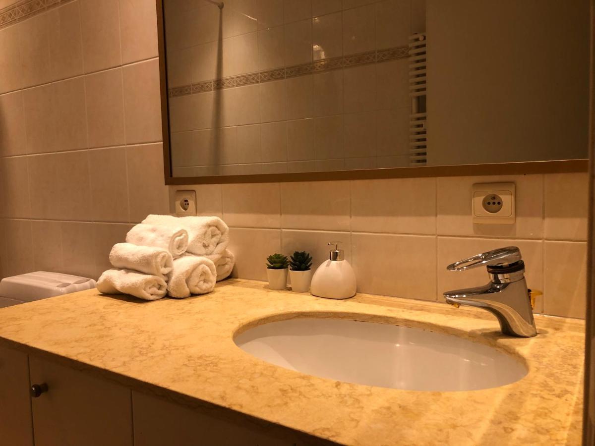 Lovely Two Bedroom Apartment With Free Parking Antwerpen Kültér fotó